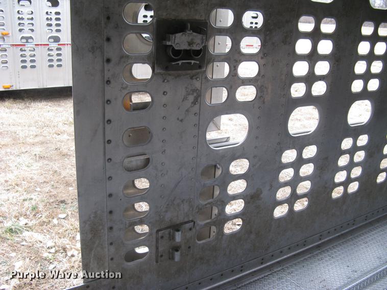 image for item DC1336 2011 Wilson Silver Star PSDCL-402 livestock trailer