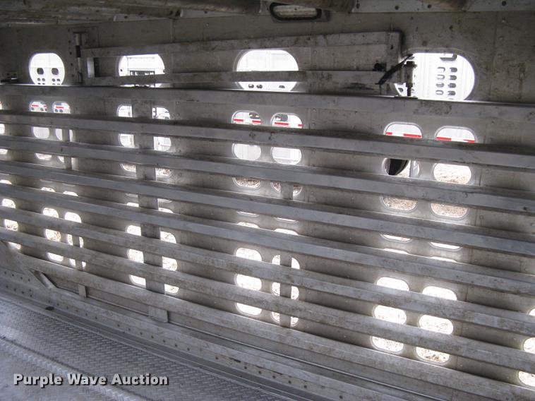 image for item DC1336 2011 Wilson Silver Star PSDCL-402 livestock trailer