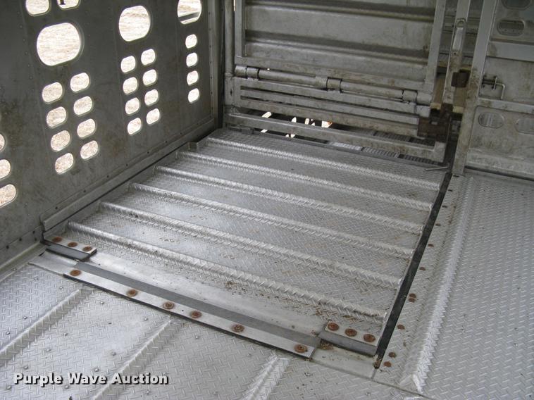 image for item DC1336 2011 Wilson Silver Star PSDCL-402 livestock trailer