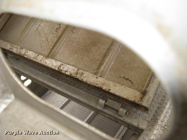 image for item DC1336 2011 Wilson Silver Star PSDCL-402 livestock trailer