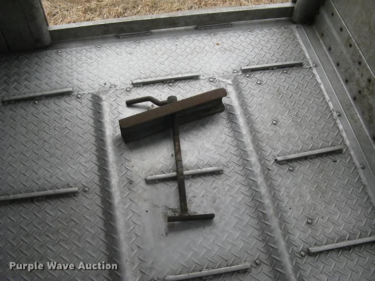 image for item DC1336 2011 Wilson Silver Star PSDCL-402 livestock trailer