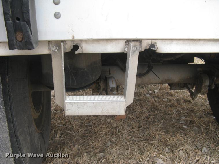 image for item DC1336 2011 Wilson Silver Star PSDCL-402 livestock trailer