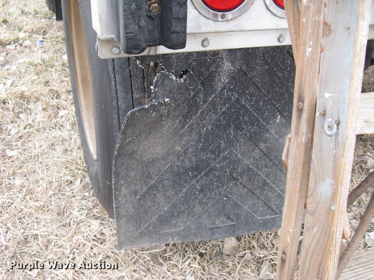 image for item DC1336 2011 Wilson Silver Star PSDCL-402 livestock trailer