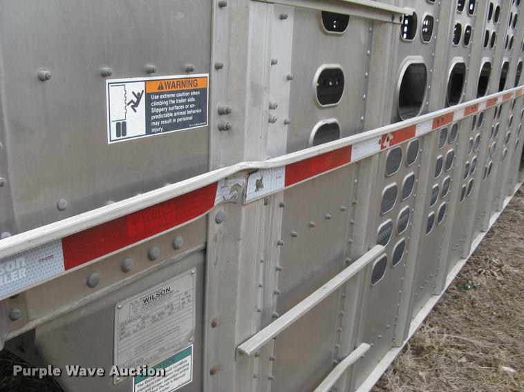 image for item DC1336 2011 Wilson Silver Star PSDCL-402 livestock trailer