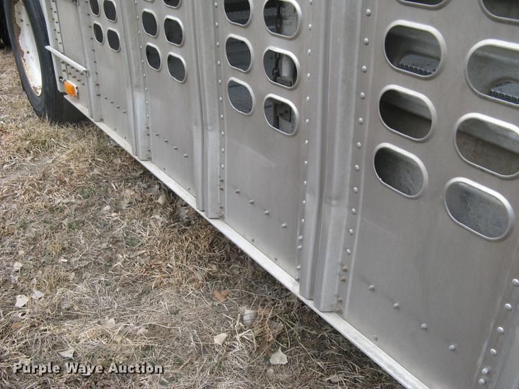 image for item DC1336 2011 Wilson Silver Star PSDCL-402 livestock trailer