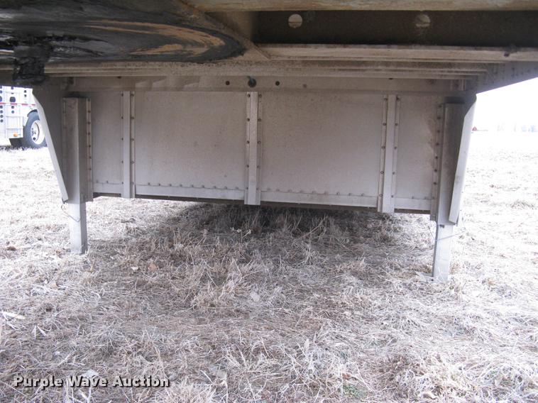 image for item DC1337 2011 Wilson Silver Star PSDCL-402 livestock trailer