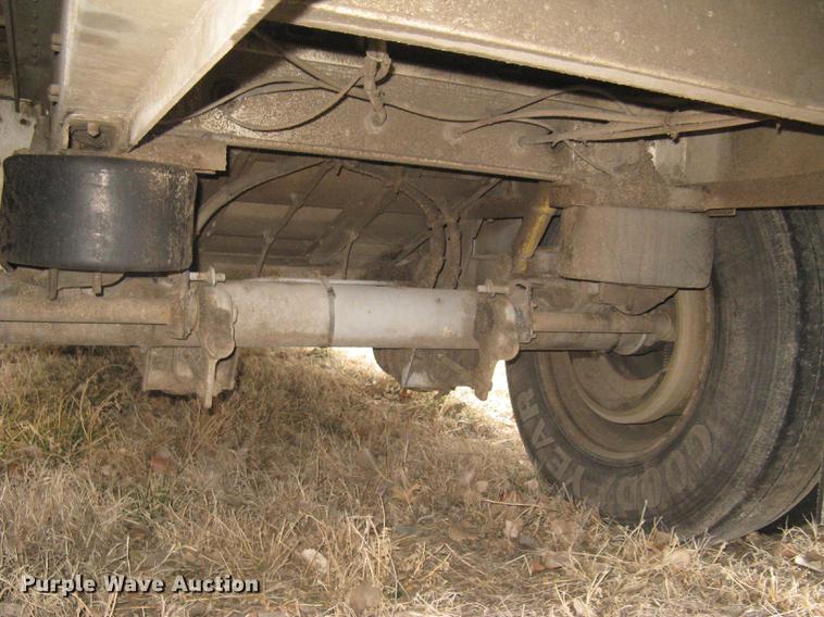 image for item DC1337 2011 Wilson Silver Star PSDCL-402 livestock trailer