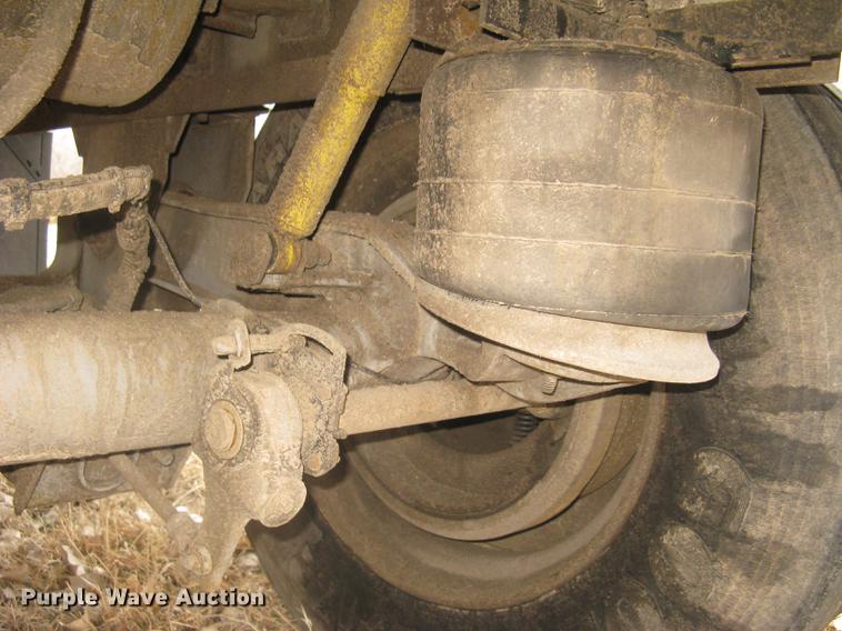 image for item DC1337 2011 Wilson Silver Star PSDCL-402 livestock trailer