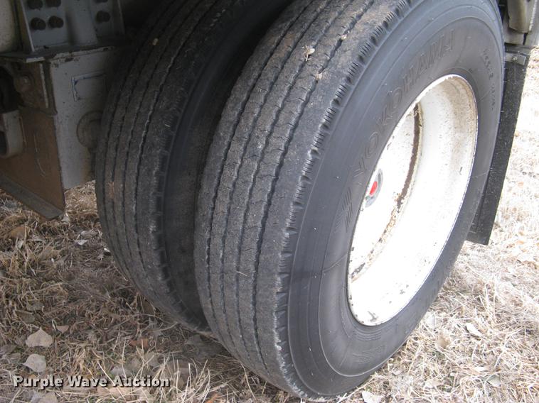 image for item DC1337 2011 Wilson Silver Star PSDCL-402 livestock trailer