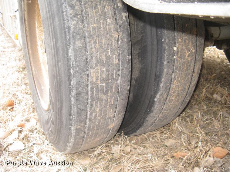 image for item DC1337 2011 Wilson Silver Star PSDCL-402 livestock trailer