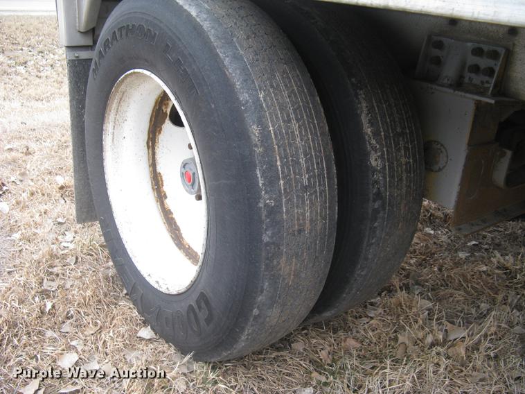 image for item DC1337 2011 Wilson Silver Star PSDCL-402 livestock trailer