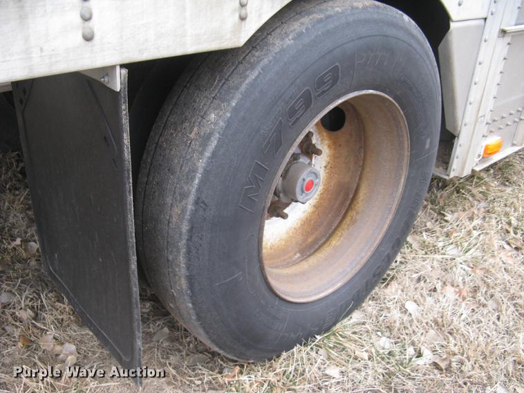 image for item DC1337 2011 Wilson Silver Star PSDCL-402 livestock trailer