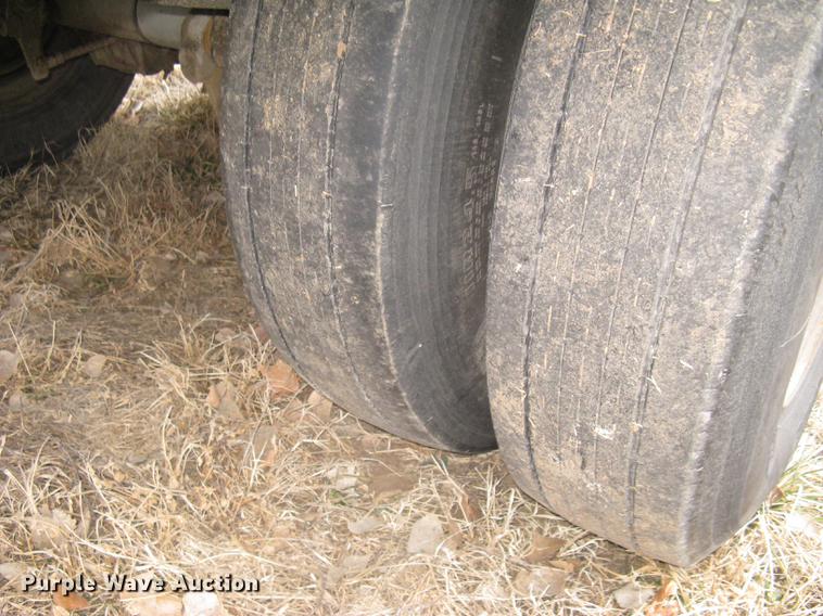 image for item DC1337 2011 Wilson Silver Star PSDCL-402 livestock trailer