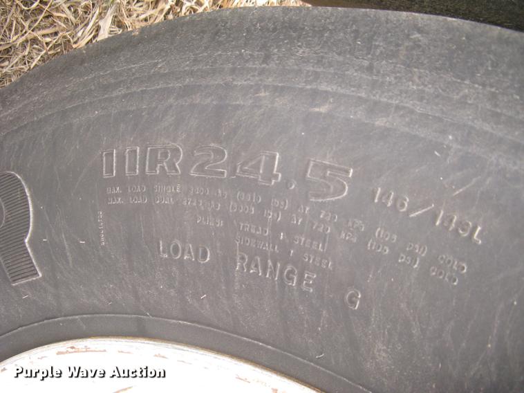 image for item DC1337 2011 Wilson Silver Star PSDCL-402 livestock trailer