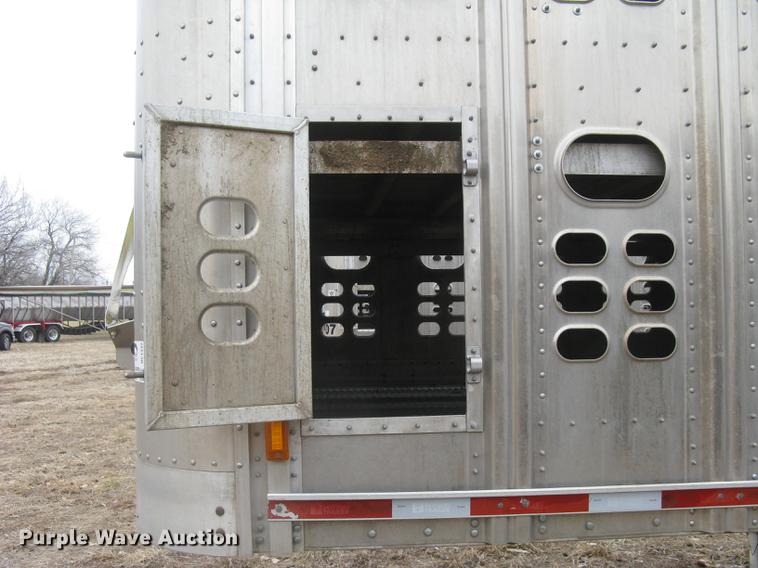 image for item DC1337 2011 Wilson Silver Star PSDCL-402 livestock trailer