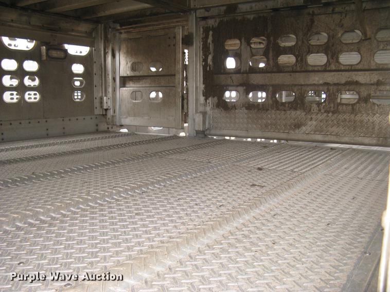 image for item DC1337 2011 Wilson Silver Star PSDCL-402 livestock trailer