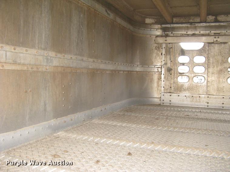 image for item DC1337 2011 Wilson Silver Star PSDCL-402 livestock trailer