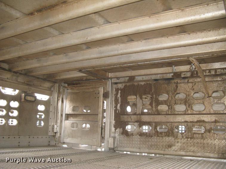 image for item DC1337 2011 Wilson Silver Star PSDCL-402 livestock trailer