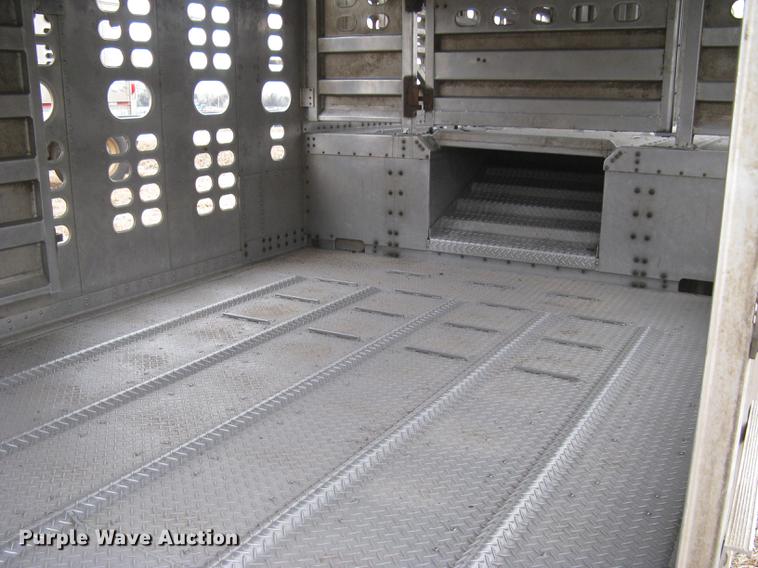 image for item DC1337 2011 Wilson Silver Star PSDCL-402 livestock trailer