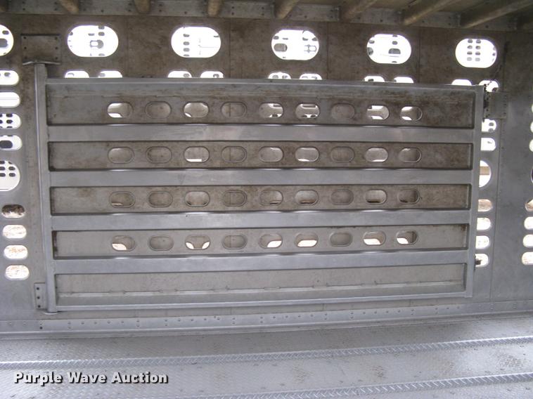 image for item DC1337 2011 Wilson Silver Star PSDCL-402 livestock trailer