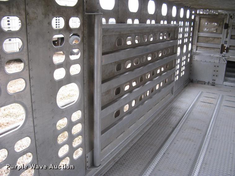 image for item DC1337 2011 Wilson Silver Star PSDCL-402 livestock trailer