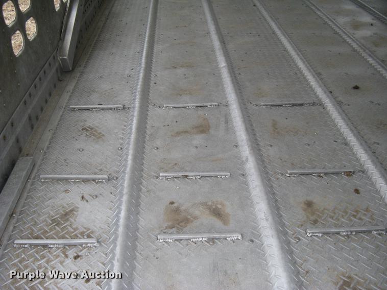 image for item DC1337 2011 Wilson Silver Star PSDCL-402 livestock trailer