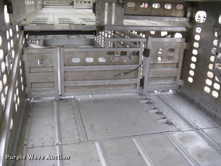 image for item DC1337 2011 Wilson Silver Star PSDCL-402 livestock trailer