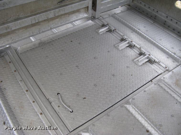 image for item DC1337 2011 Wilson Silver Star PSDCL-402 livestock trailer