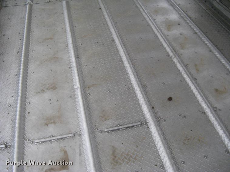 image for item DC1337 2011 Wilson Silver Star PSDCL-402 livestock trailer