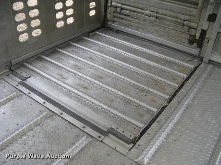 image for item DC1337 2011 Wilson Silver Star PSDCL-402 livestock trailer