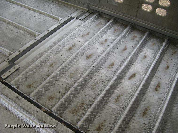 image for item DC1337 2011 Wilson Silver Star PSDCL-402 livestock trailer