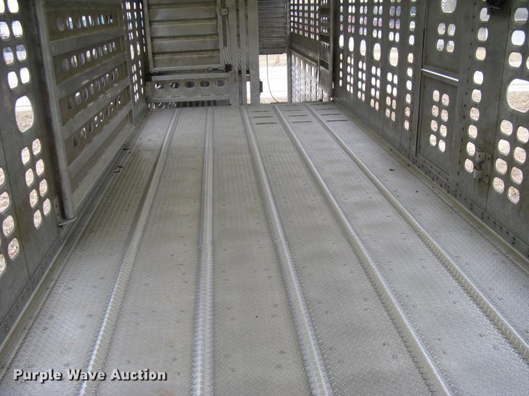 image for item DC1337 2011 Wilson Silver Star PSDCL-402 livestock trailer