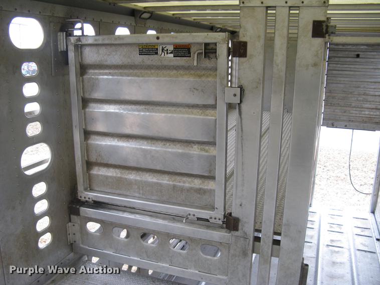 image for item DC1337 2011 Wilson Silver Star PSDCL-402 livestock trailer