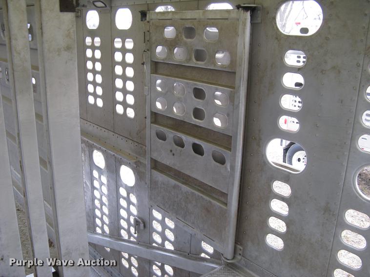 image for item DC1337 2011 Wilson Silver Star PSDCL-402 livestock trailer