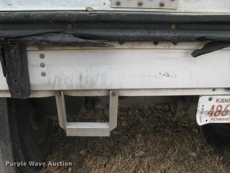 image for item DC1337 2011 Wilson Silver Star PSDCL-402 livestock trailer