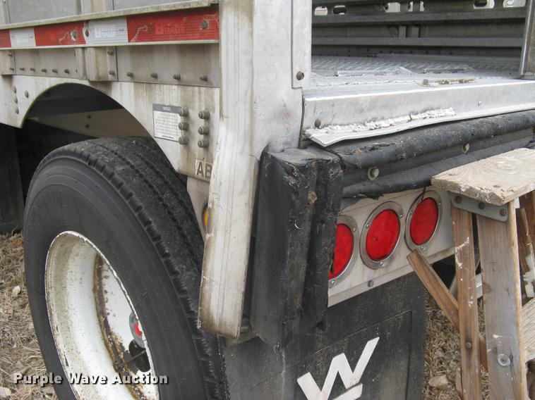 image for item DC1337 2011 Wilson Silver Star PSDCL-402 livestock trailer