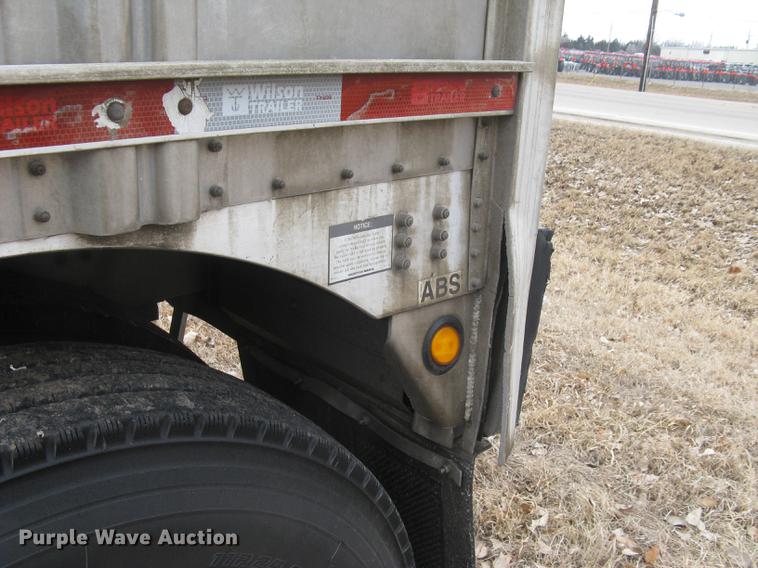 image for item DC1337 2011 Wilson Silver Star PSDCL-402 livestock trailer