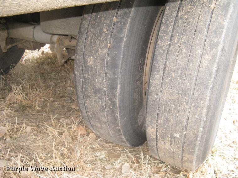 image for item DC1337 2011 Wilson Silver Star PSDCL-402 livestock trailer