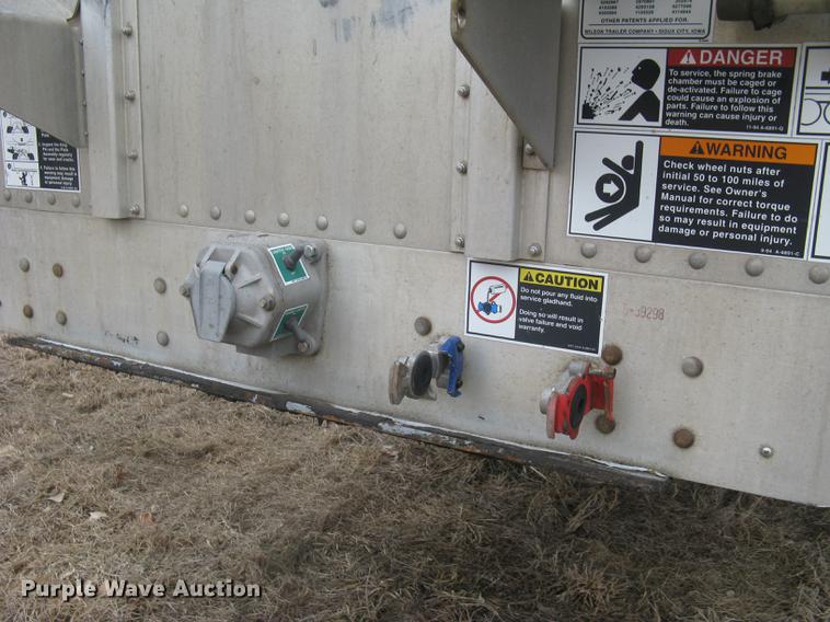 image for item DC1338 2011 Wilson Silver Star PSDCL-402 livestock trailer