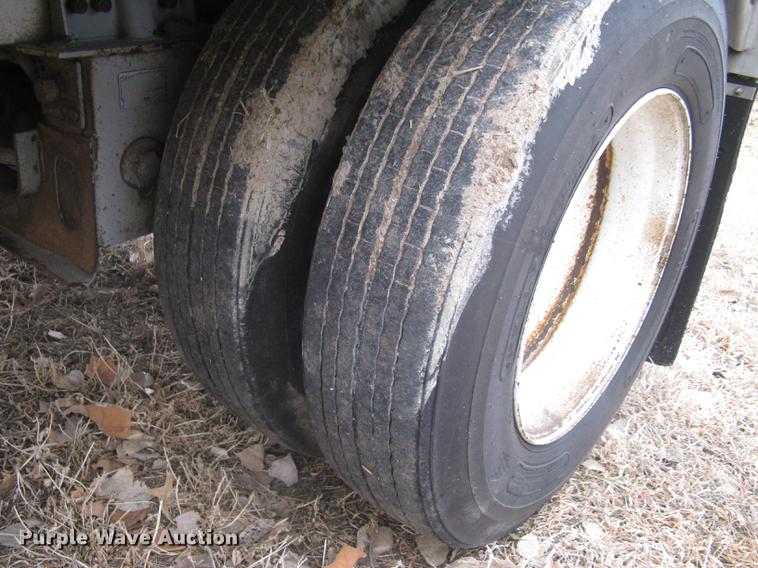 image for item DC1338 2011 Wilson Silver Star PSDCL-402 livestock trailer