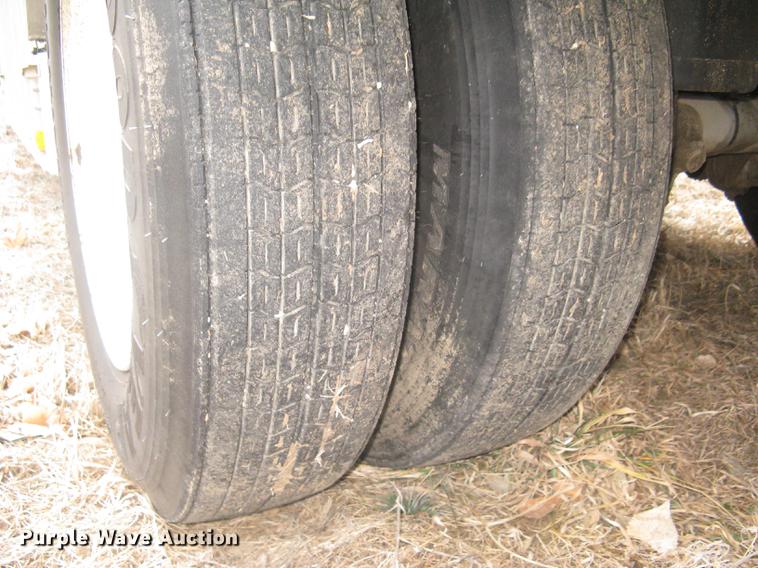 image for item DC1338 2011 Wilson Silver Star PSDCL-402 livestock trailer