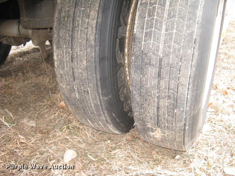 image for item DC1338 2011 Wilson Silver Star PSDCL-402 livestock trailer