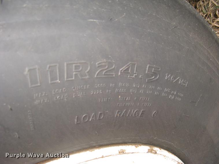 image for item DC1338 2011 Wilson Silver Star PSDCL-402 livestock trailer