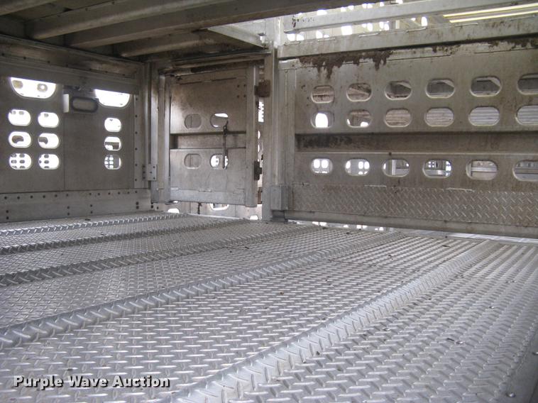 image for item DC1338 2011 Wilson Silver Star PSDCL-402 livestock trailer