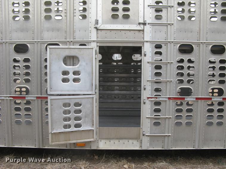 image for item DC1338 2011 Wilson Silver Star PSDCL-402 livestock trailer