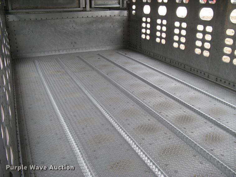 image for item DC1338 2011 Wilson Silver Star PSDCL-402 livestock trailer