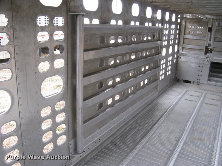 image for item DC1338 2011 Wilson Silver Star PSDCL-402 livestock trailer
