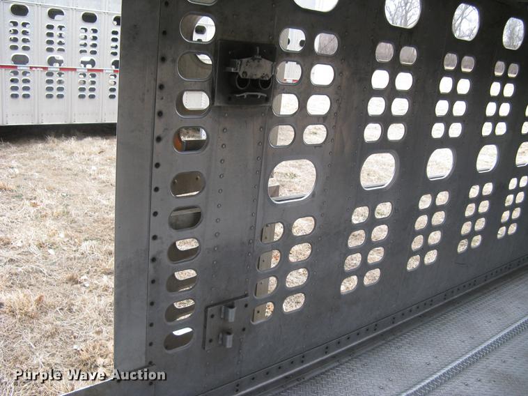 image for item DC1338 2011 Wilson Silver Star PSDCL-402 livestock trailer