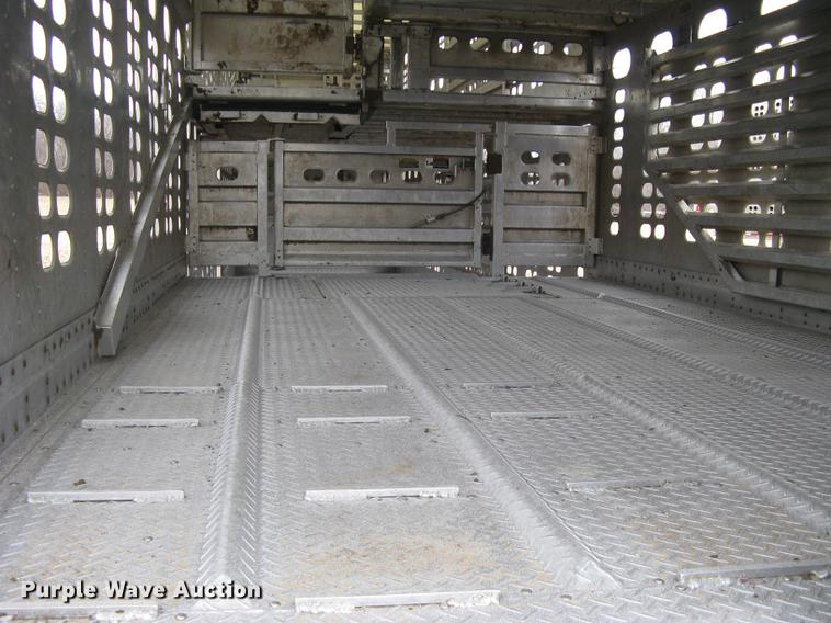 image for item DC1338 2011 Wilson Silver Star PSDCL-402 livestock trailer