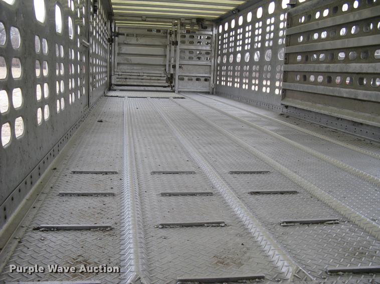 image for item DC1338 2011 Wilson Silver Star PSDCL-402 livestock trailer